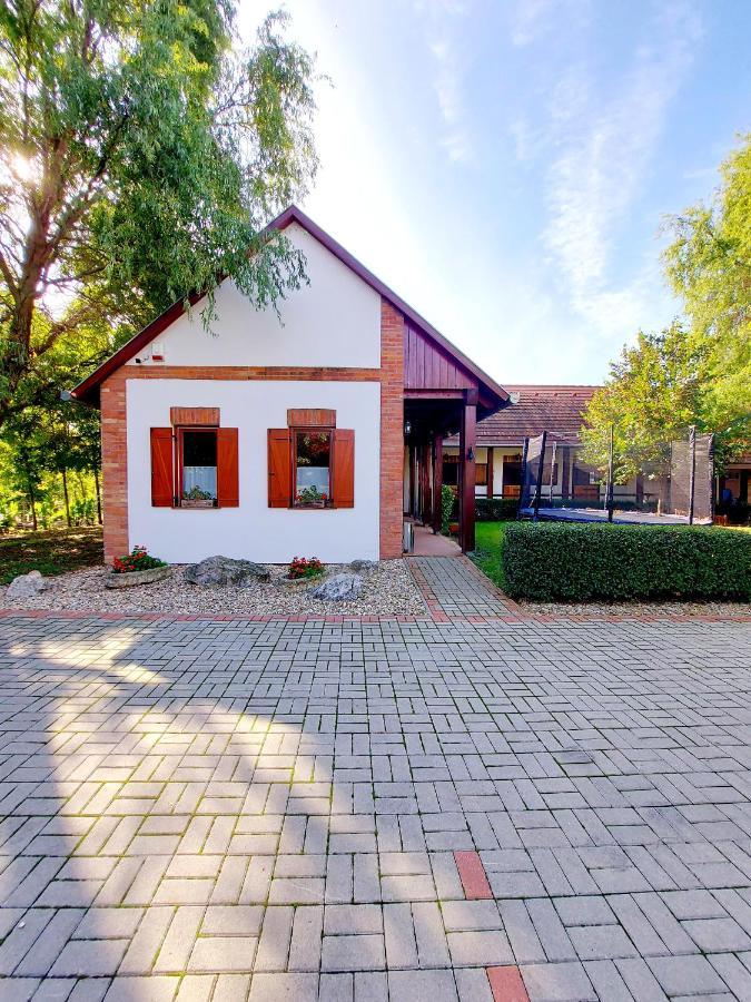 Akácos Tanya és Vendégház Marok Exterior foto